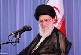 خاطره دیدار پیرزن اراکی با رهبر معظم انقلاب/ پیرزنی که هستی‌ اش را به جبهه اهدا کرد+ عکس